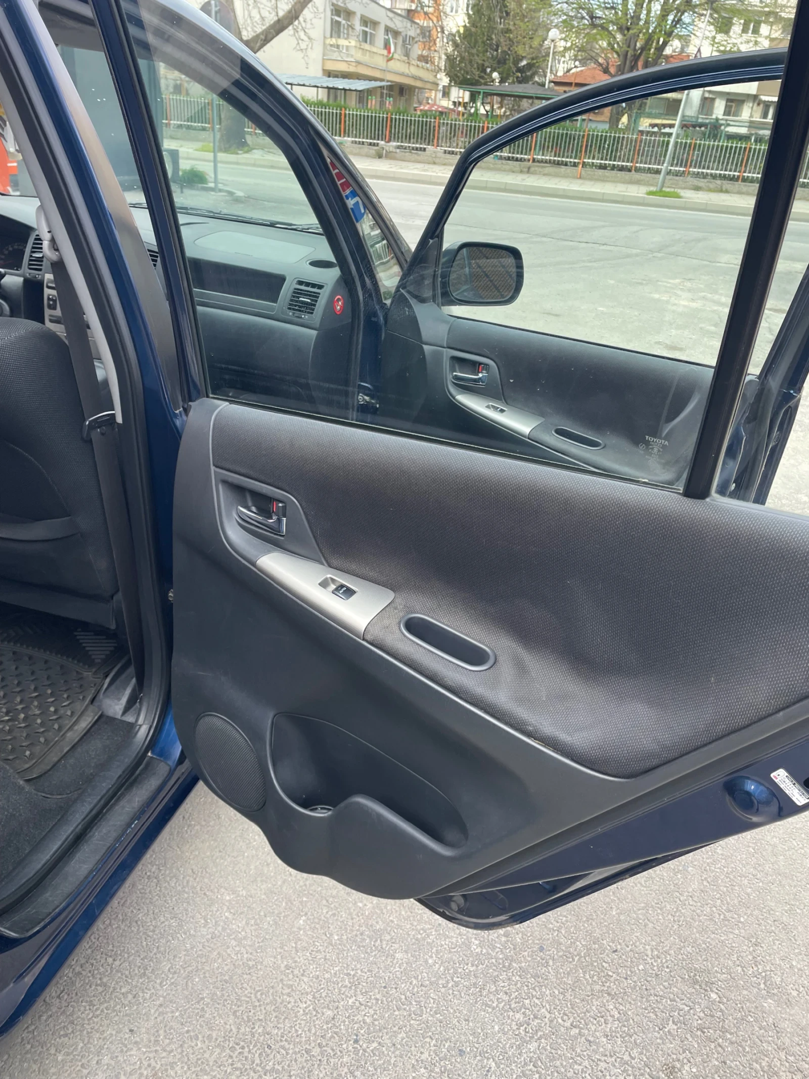 Toyota Corolla verso, снимка 13 - Автомобили и джипове - 54141819