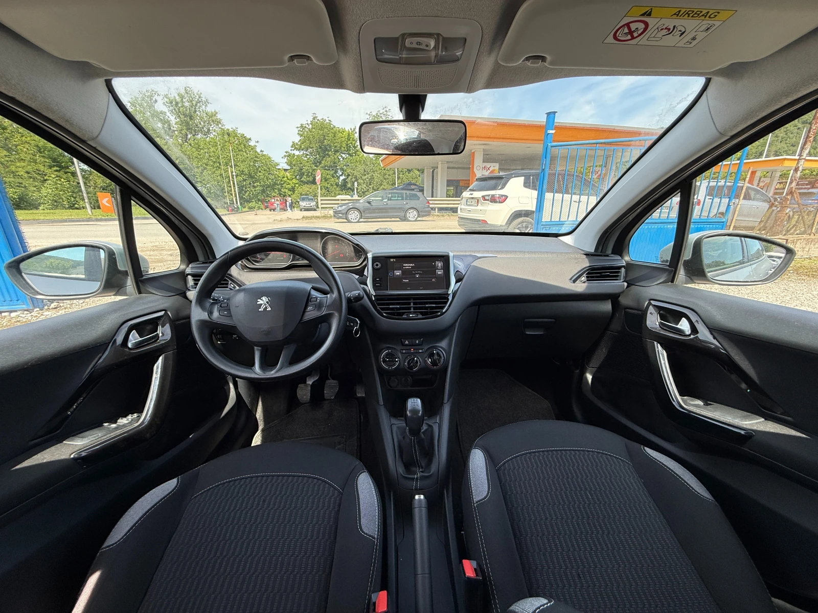 Peugeot 208 1.4i газов инжекцион-мулти медия-климатик-ел пакет, снимка 16 - Автомобили и джипове - 54762952
