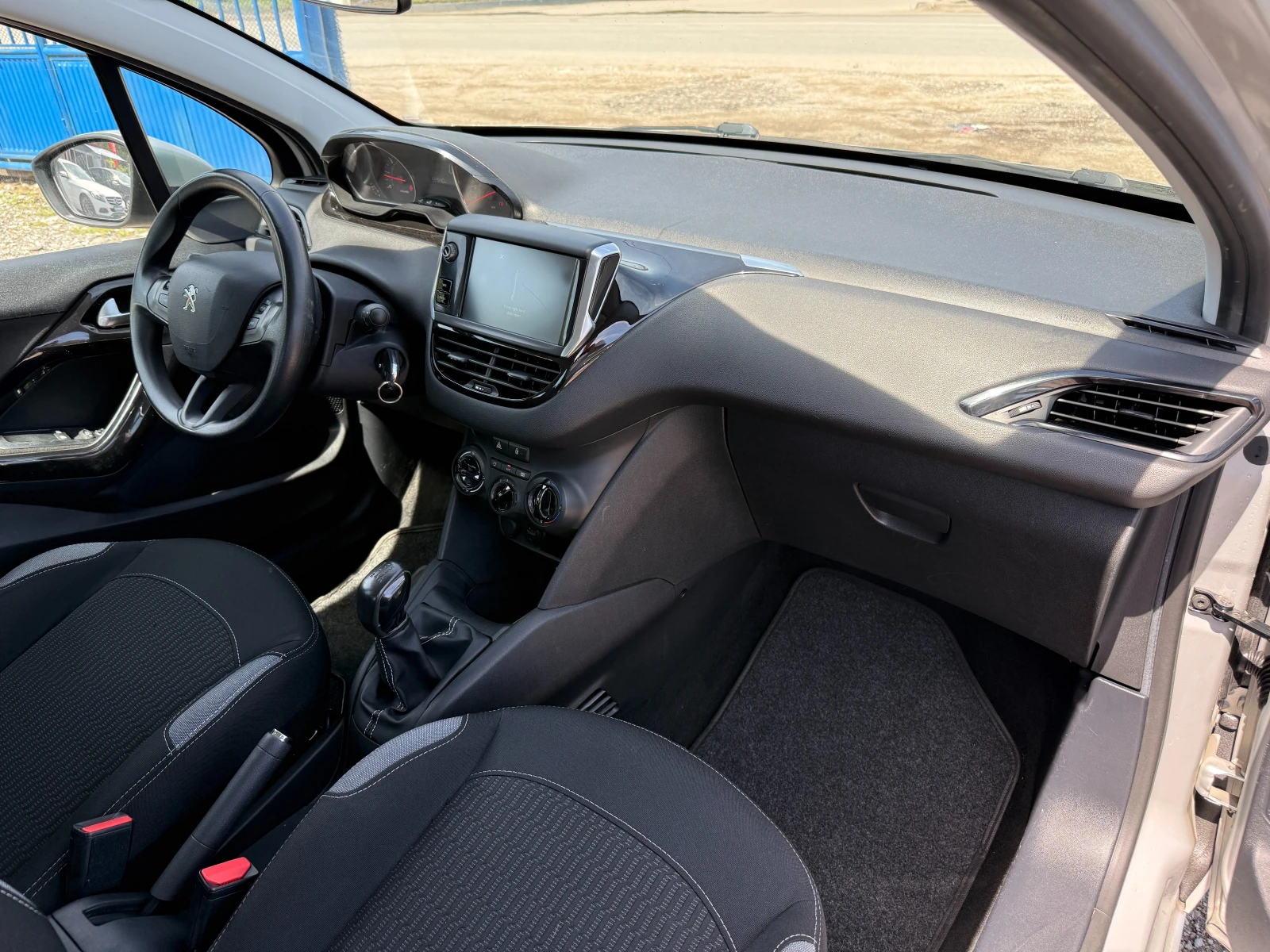 Peugeot 208 1.4i газов инжекцион-мулти медия-климатик-ел пакет, снимка 14 - Автомобили и джипове - 54762952