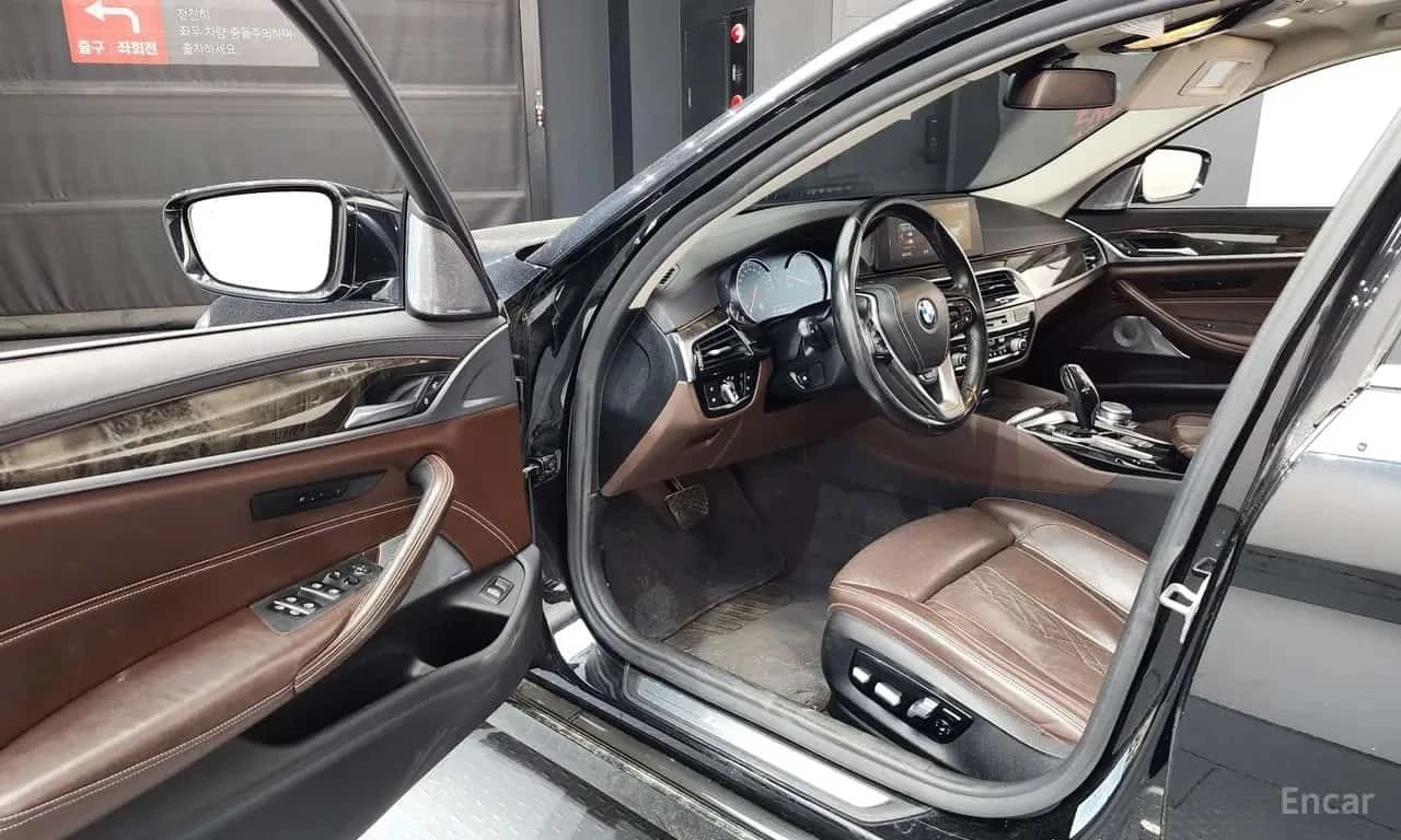 BMW 540 / ДИСТРОНИК / ОБДУХВАНЕ / 360 / АВТОКРЕДИТ, снимка 10 - Автомобили и джипове - 56198881