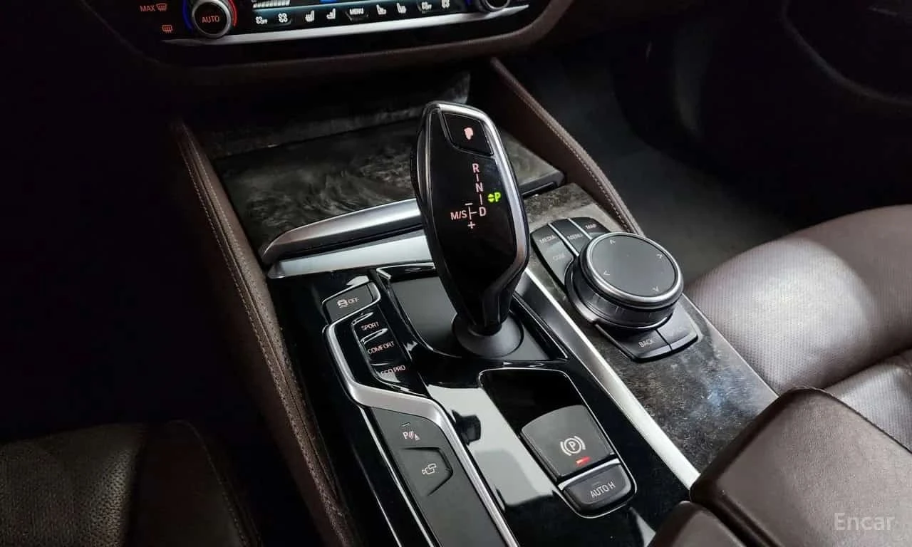 BMW 540 / ДИСТРОНИК / ОБДУХВАНЕ / 360 / АВТОКРЕДИТ, снимка 9 - Автомобили и джипове - 56198881