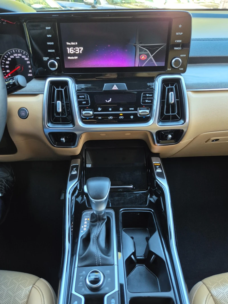 Kia Sorento 2.2 CRDI 4X4 - Наличен в БГ, снимка 11 - Автомобили и джипове - 52152799