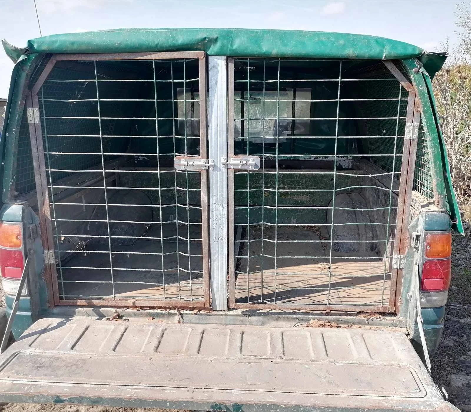 Isuzu Trooper ПИКАПА Е ПЕРФЕКТЕН ОБСЛУЖЕН ОТ-ДО БРАКУВАН  - изображение 9