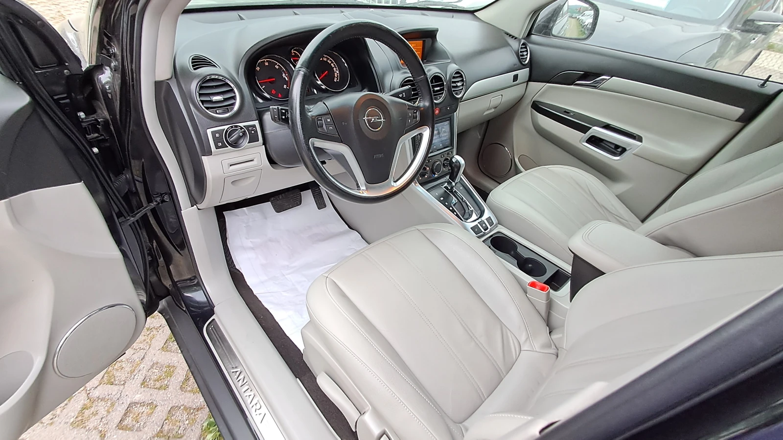 Opel Antara 4X4 COSMO FULL РЕАЛ КМ ИЗКЛЮЧИТЕЛНА СЕРВИЗ КНИЖКА, снимка 6 - Автомобили и джипове - 54526065