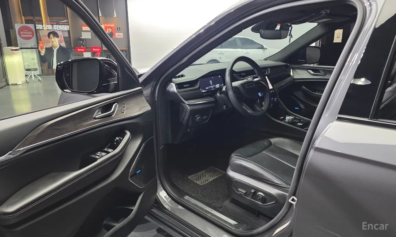 Jeep Grand cherokee L Overland| Кожа Nappa | Панорама | 360 Каме, снимка 10 - Автомобили и джипове - 54970398