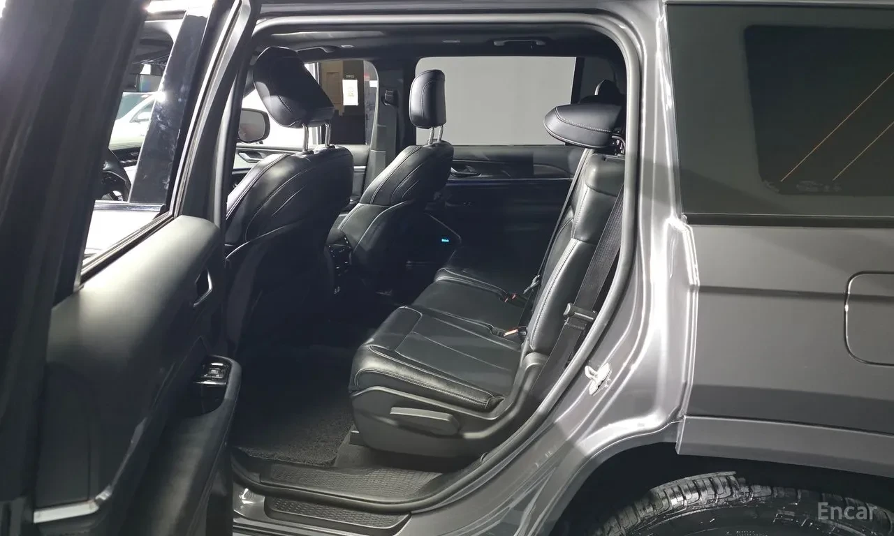 Jeep Grand cherokee L Overland| Кожа Nappa | Панорама | 360 Каме, снимка 11 - Автомобили и джипове - 54970398