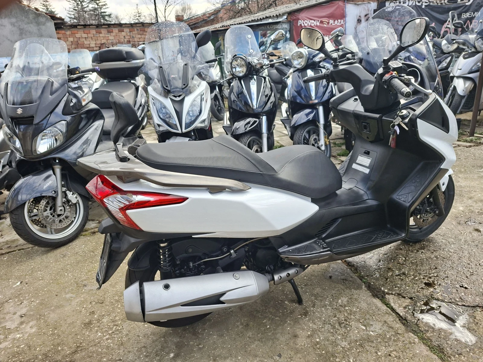 Kymco Downtown Перфектен 300ie ПРОМО ЦЕНА, снимка 8 - Мотоциклети и мототехника - 53724437