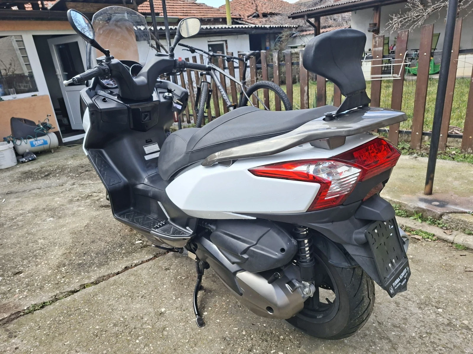 Kymco Downtown Перфектен 300ie ПРОМО ЦЕНА, снимка 4 - Мотоциклети и мототехника - 53724437