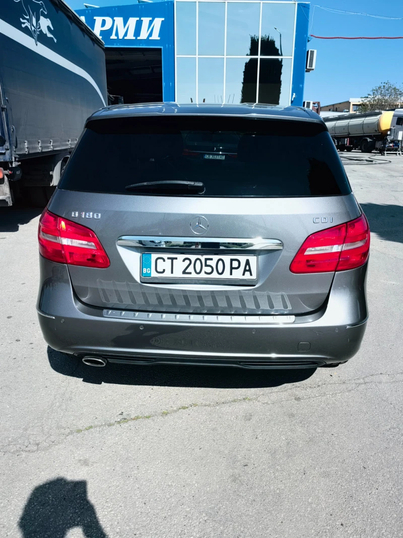 Mercedes-Benz B 180, снимка 2 - Автомобили и джипове - 47380253