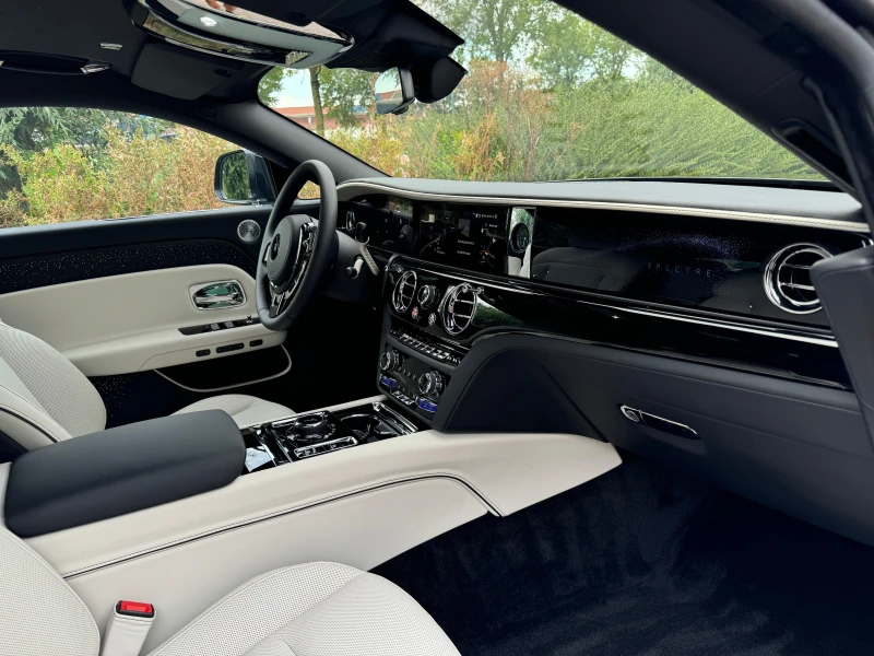 Rolls-Royce Spectre, снимка 8 - Автомобили и джипове - 47227925