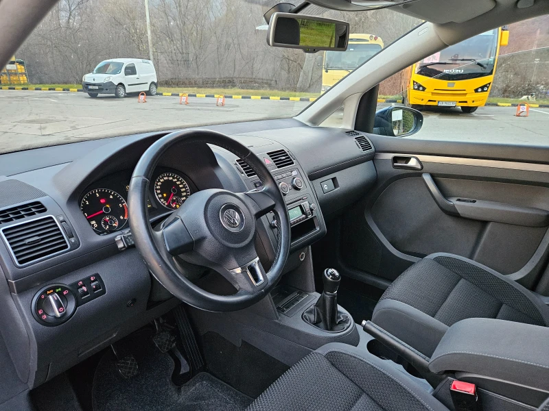 VW Touran 1.6 Tdi 7mesta/6skorosti/Klimatronik, снимка 9 - Автомобили и джипове - 48484202