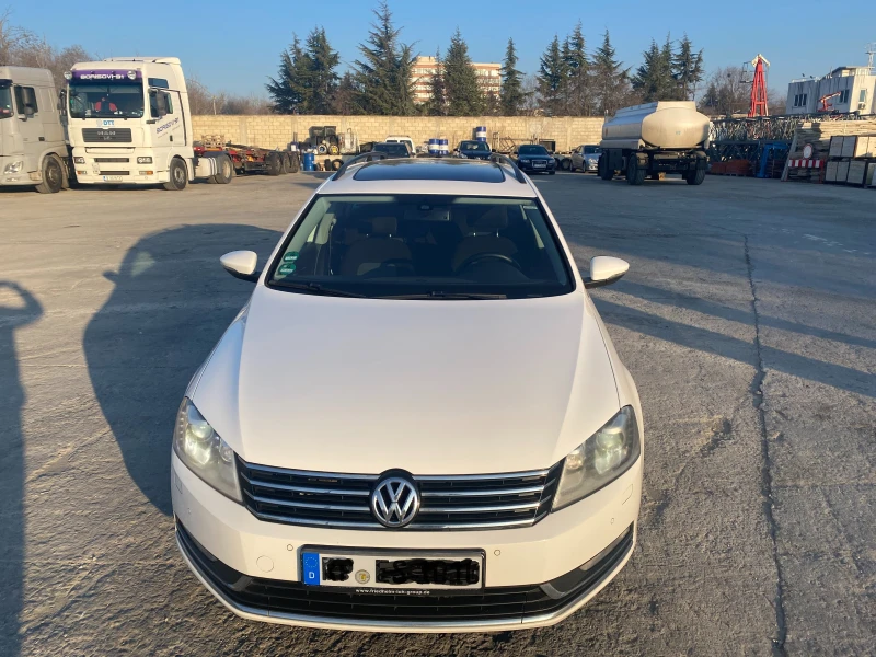 VW Passat 2.0 TDI 177 ps. Led / Navi / Panorama, снимка 1 - Автомобили и джипове - 48757882