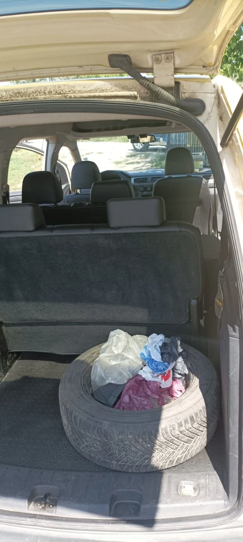 VW Caddy 1.4i  Бензин / Метан, снимка 5 - Автомобили и джипове - 52351045