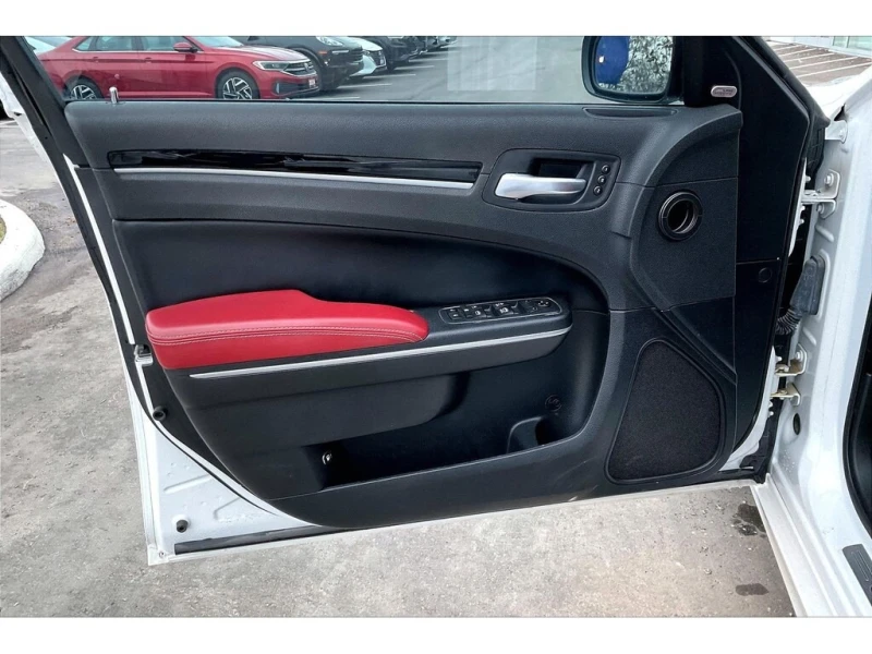 Chrysler 300c 5.7 * * CARFAX * * АВТО КРЕДИТ * * , снимка 14 - Автомобили и джипове - 52869258