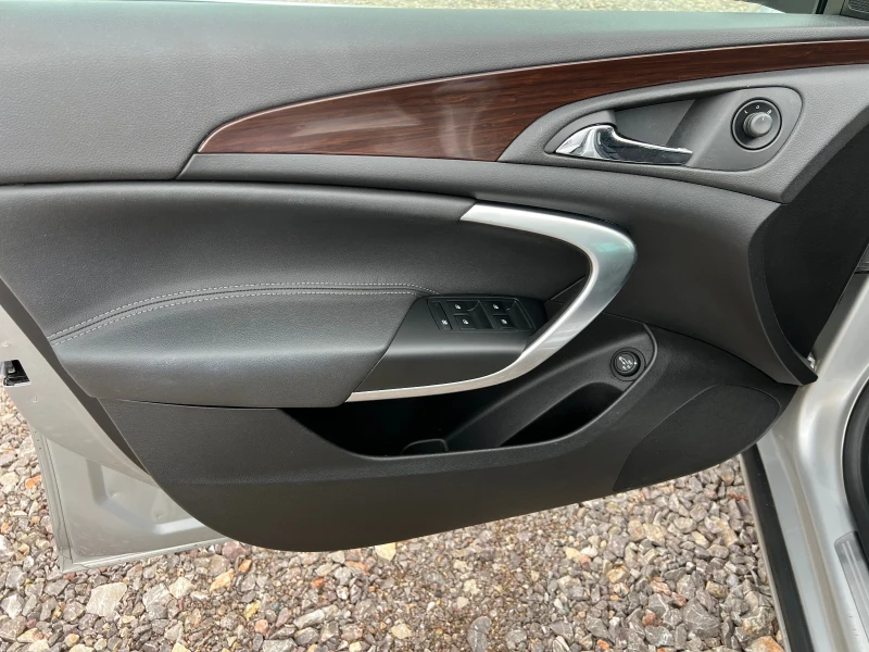 Opel Insignia 2.0 T 4x4, снимка 8 - Автомобили и джипове - 53010062