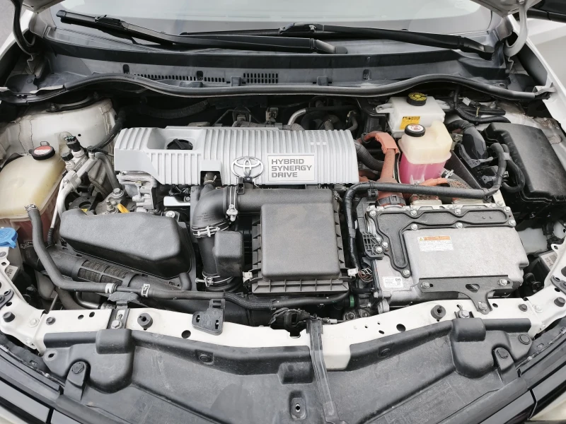Toyota Auris 1.8 hibrid, снимка 11 - Автомобили и джипове - 53020906
