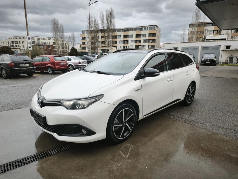 Toyota Auris 1.8 hibrid, снимка 2 - Автомобили и джипове - 53020906