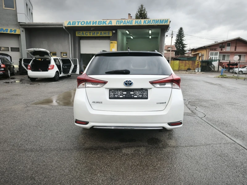 Toyota Auris 1.8 hibrid, снимка 6 - Автомобили и джипове - 53020906