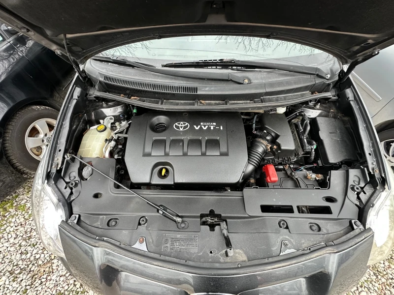 Toyota Auris 1.6 vvti, снимка 16 - Автомобили и джипове - 53189197
