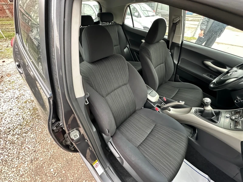 Toyota Auris 1.6 vvti, снимка 15 - Автомобили и джипове - 53189197
