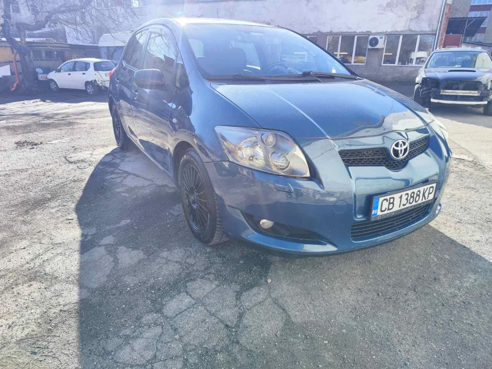 Toyota Auris 2.2 ДИЗЕЛ - изображение 2