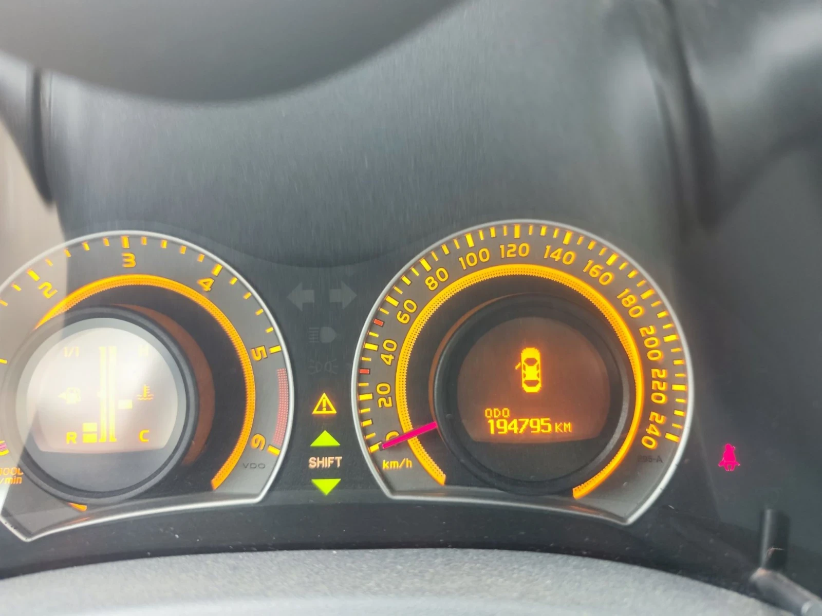 Toyota Auris 2.2 ДИЗЕЛ - изображение 5