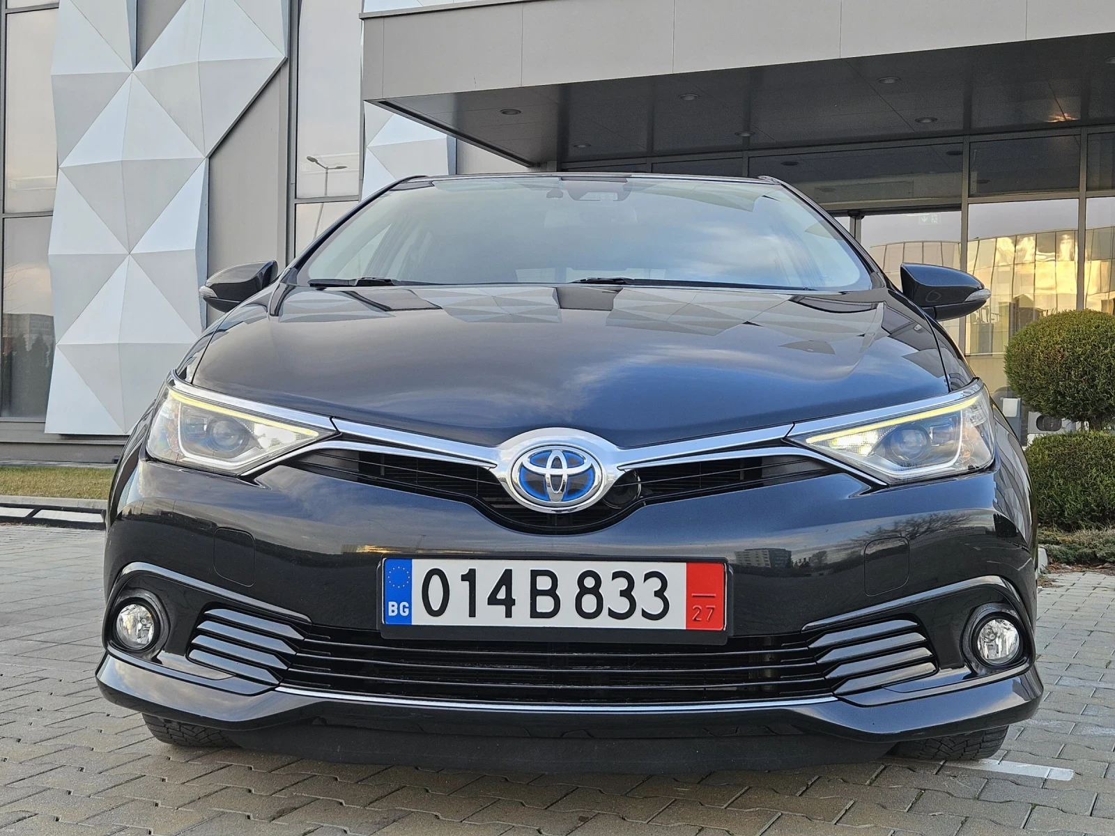 Toyota Auris 1.8 HYBRID swiss edition  - изображение 6