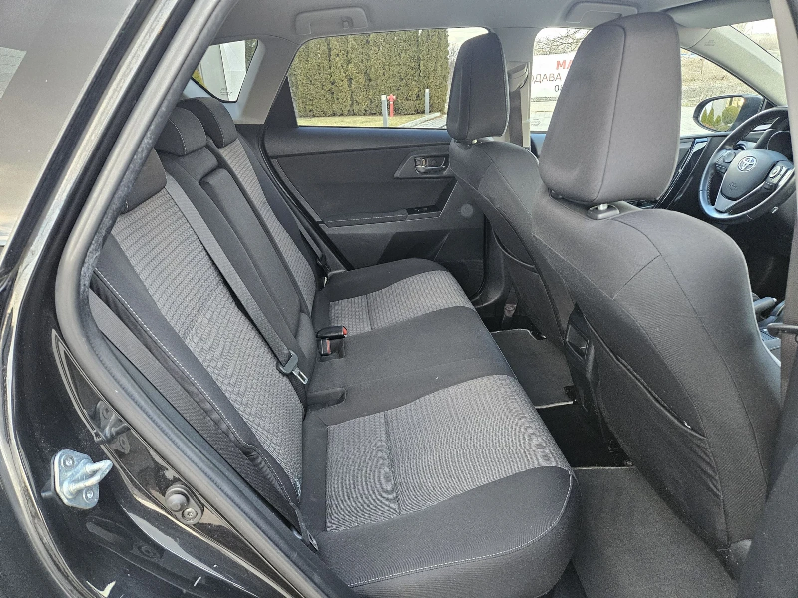 Toyota Auris 1.8 HYBRID swiss edition  - изображение 10