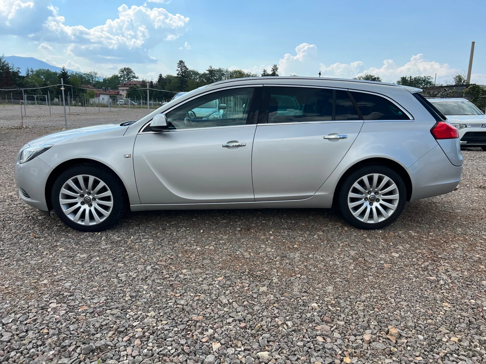 Opel Insignia 2.0 T 4x4, снимка 3 - Автомобили и джипове - 53010062