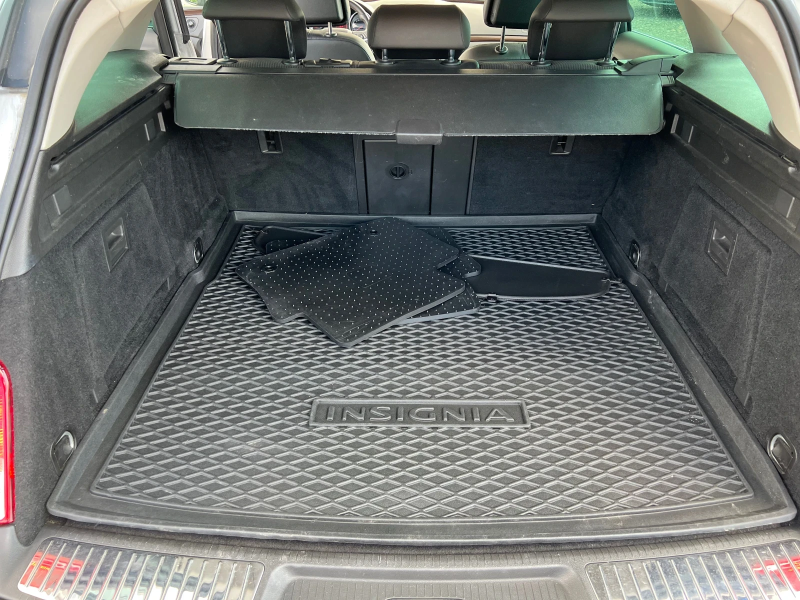 Opel Insignia 2.0 T 4x4, снимка 13 - Автомобили и джипове - 53010062