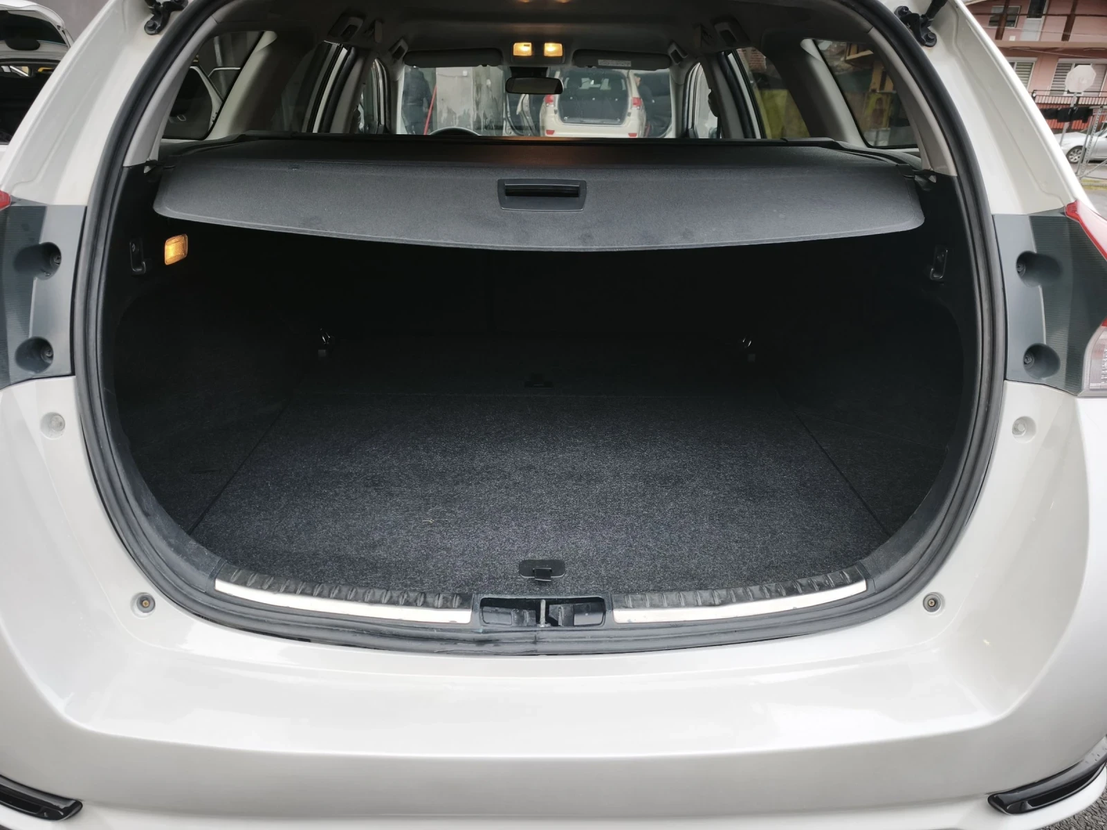 Toyota Auris 1.8 hibrid - изображение 10