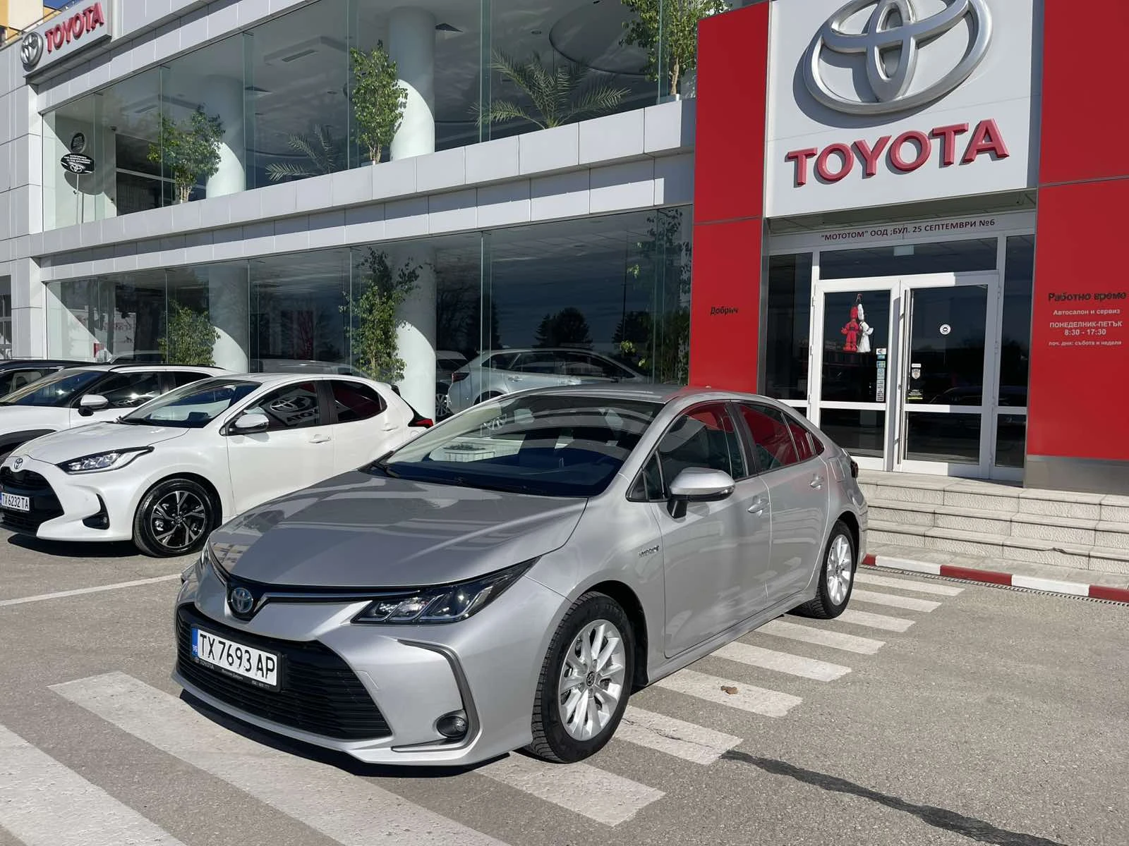 Toyota Corolla 1.8 HEV  - изображение 2