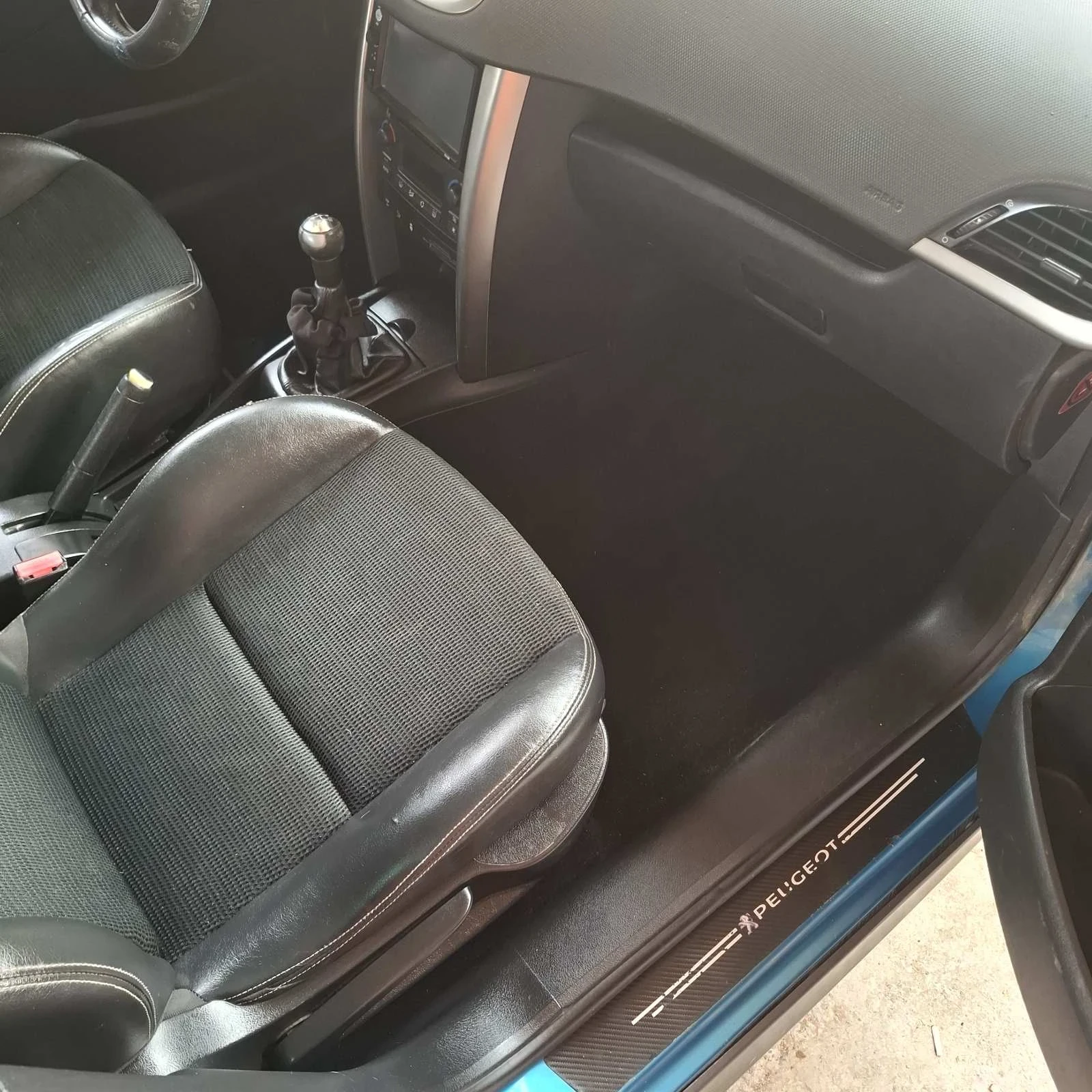 Peugeot 207, снимка 4 - Автомобили и джипове - 53933041