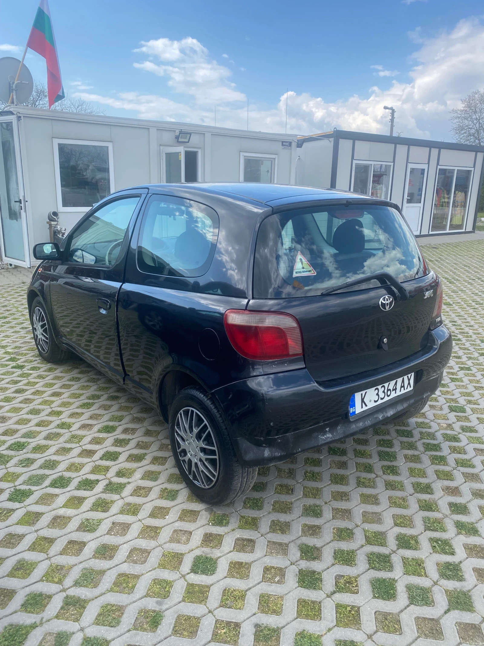 Toyota Yaris 1, 0 VVT-I, снимка 4 - Автомобили и джипове - 54235638