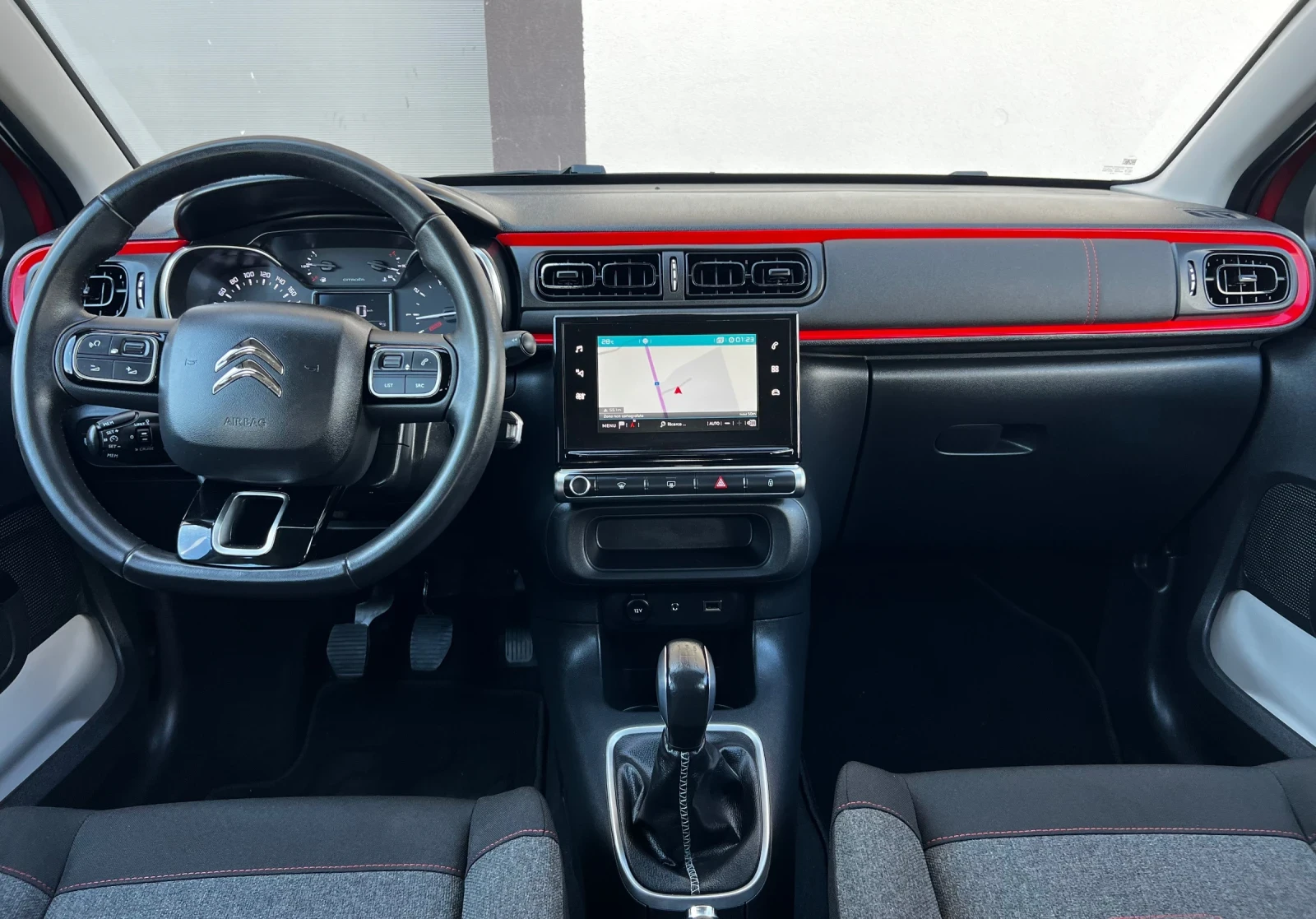 Citroen C3 1.2 PureTech 70 000 км SHINE NAVI  EURO6B KTEO, снимка 9 - Автомобили и джипове - 55162593