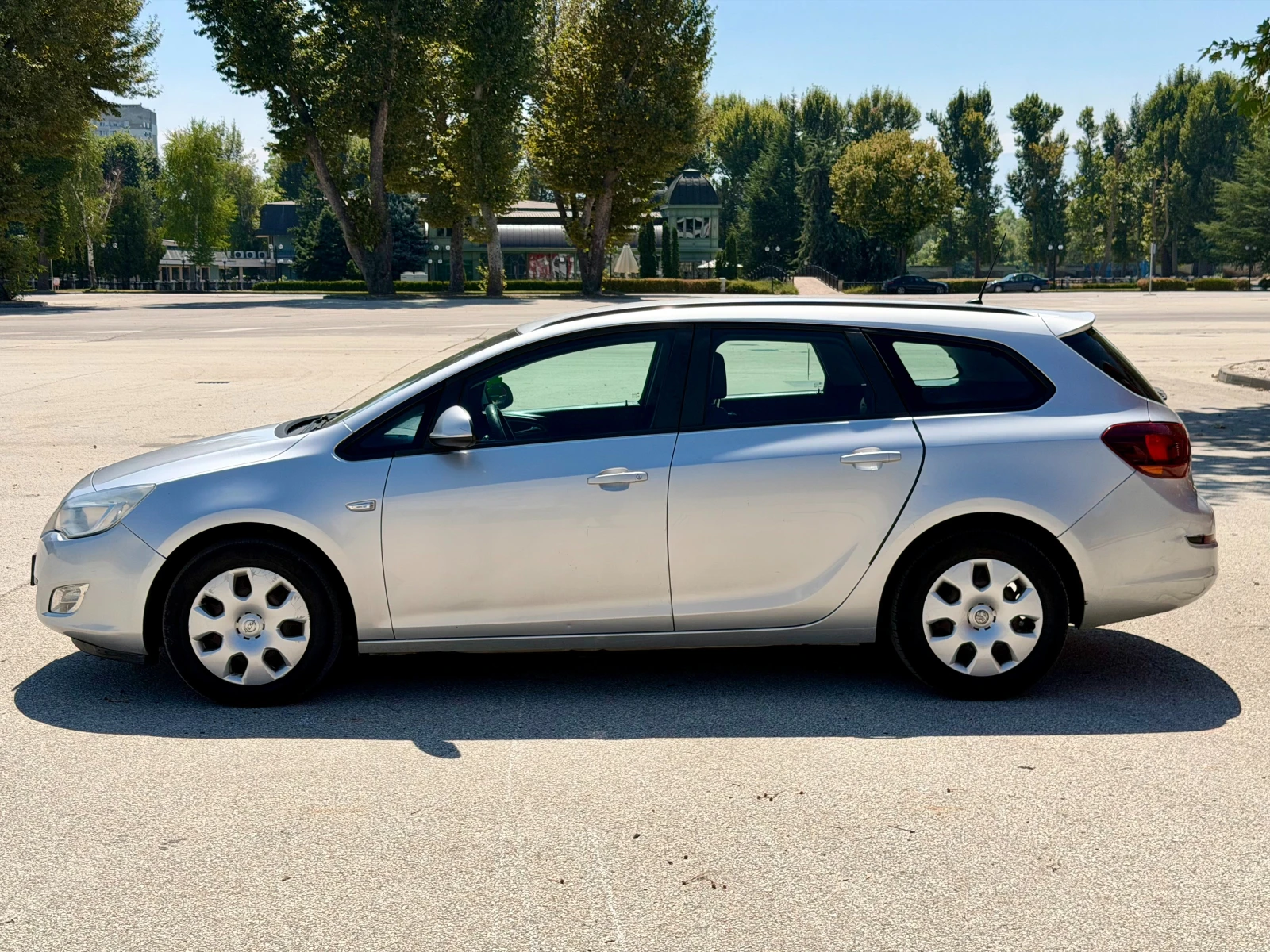 Opel Astra Sport Tourer Газов инжекцион BRC, снимка 4 - Автомобили и джипове - 55738173