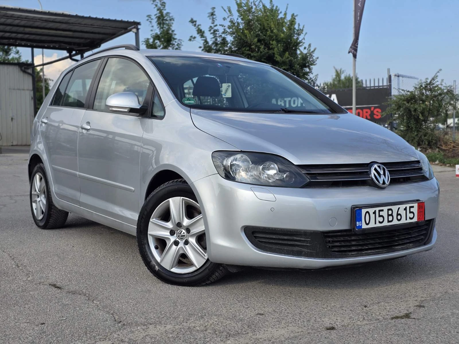 VW Golf Plus ПЕРФЕКТЕН/1.6TDI/KAMERA/NAVI, снимка 3 - Автомобили и джипове - 56675533