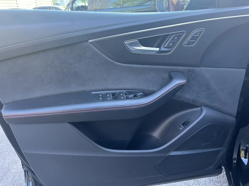 Audi RSQ8 Готов Лизинг/CERAMIC/CARBON/DYNAMIC/B&O, снимка 10 - Автомобили и джипове - 52404985