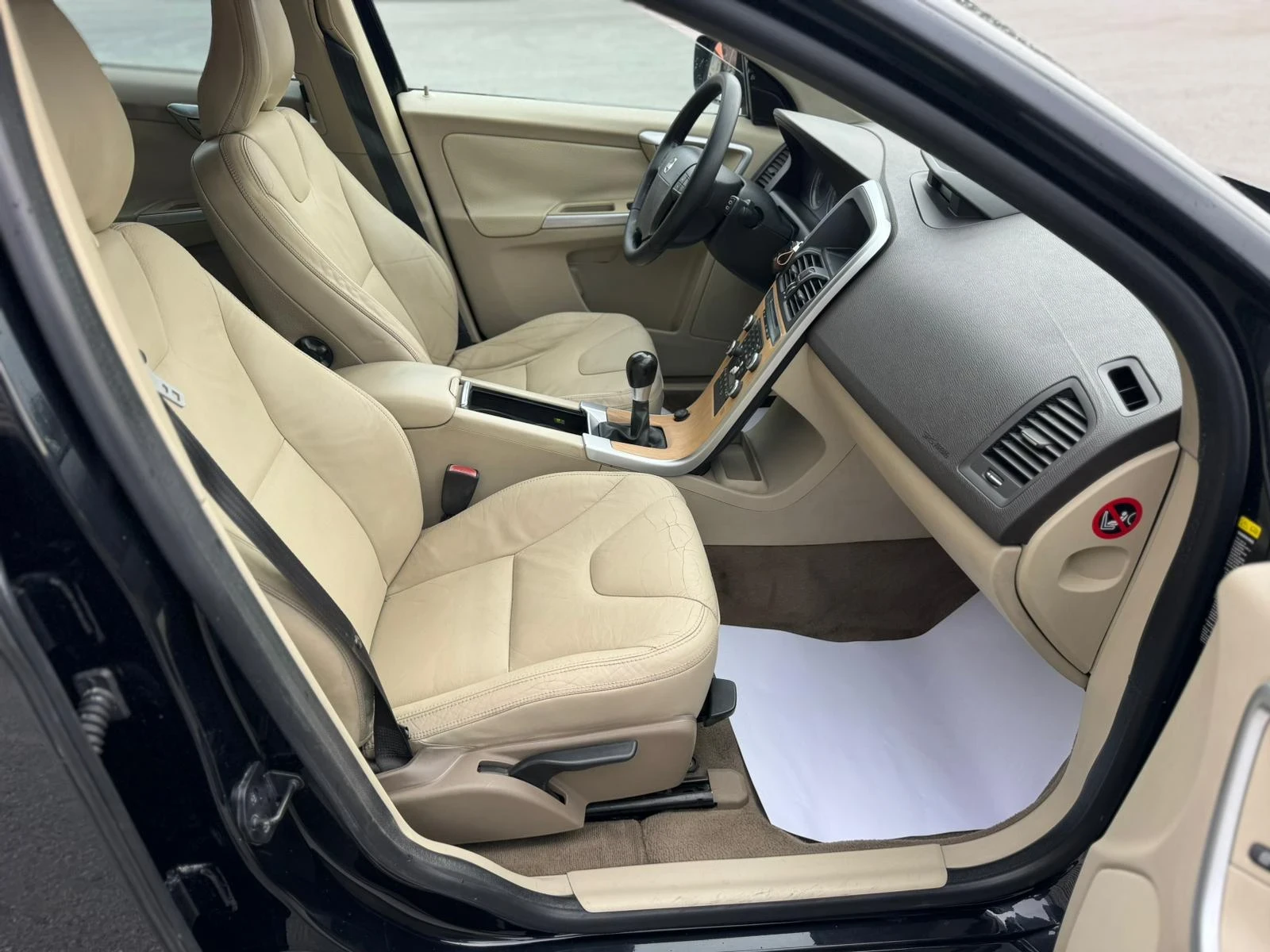 Volvo XC60 2.4d D5  - изображение 7