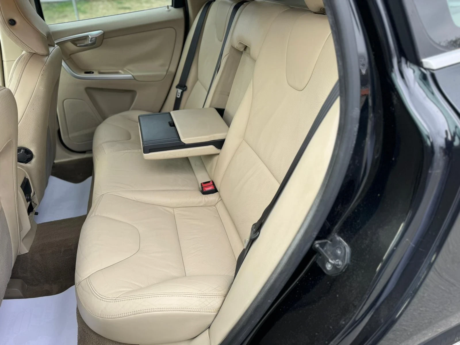 Volvo XC60 2.4d D5  - изображение 9