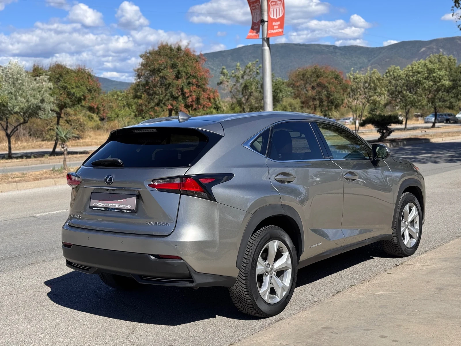 Lexus NX 300h 4x4 * LUXURY* FULL*  - изображение 5