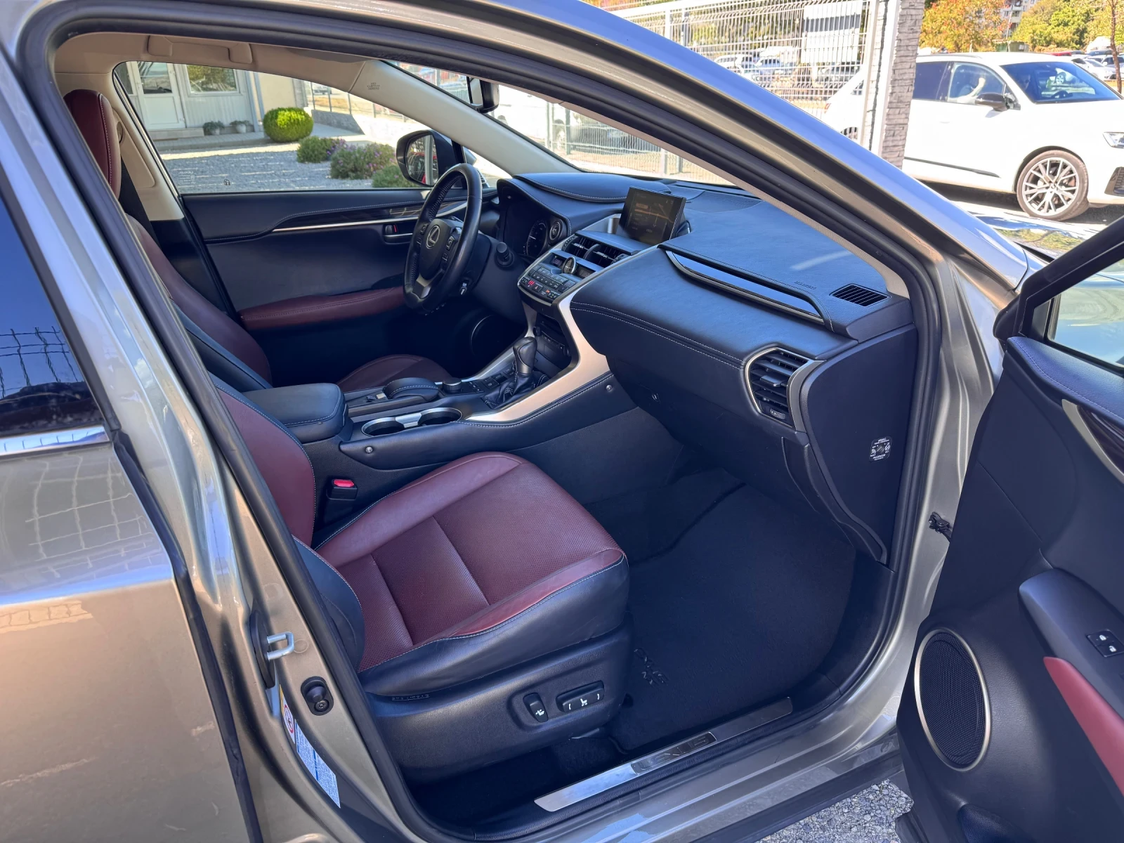 Lexus NX 300h 4x4 * LUXURY* FULL*  - изображение 10