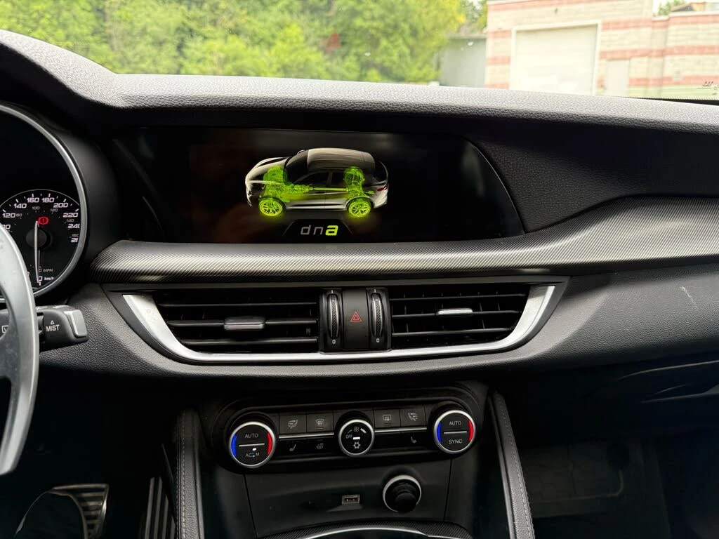 Alfa Romeo Stelvio SPORT* HARMAN/KARDON* DISTRONIC* LANE ASSIST*  | Mobile.bg   13