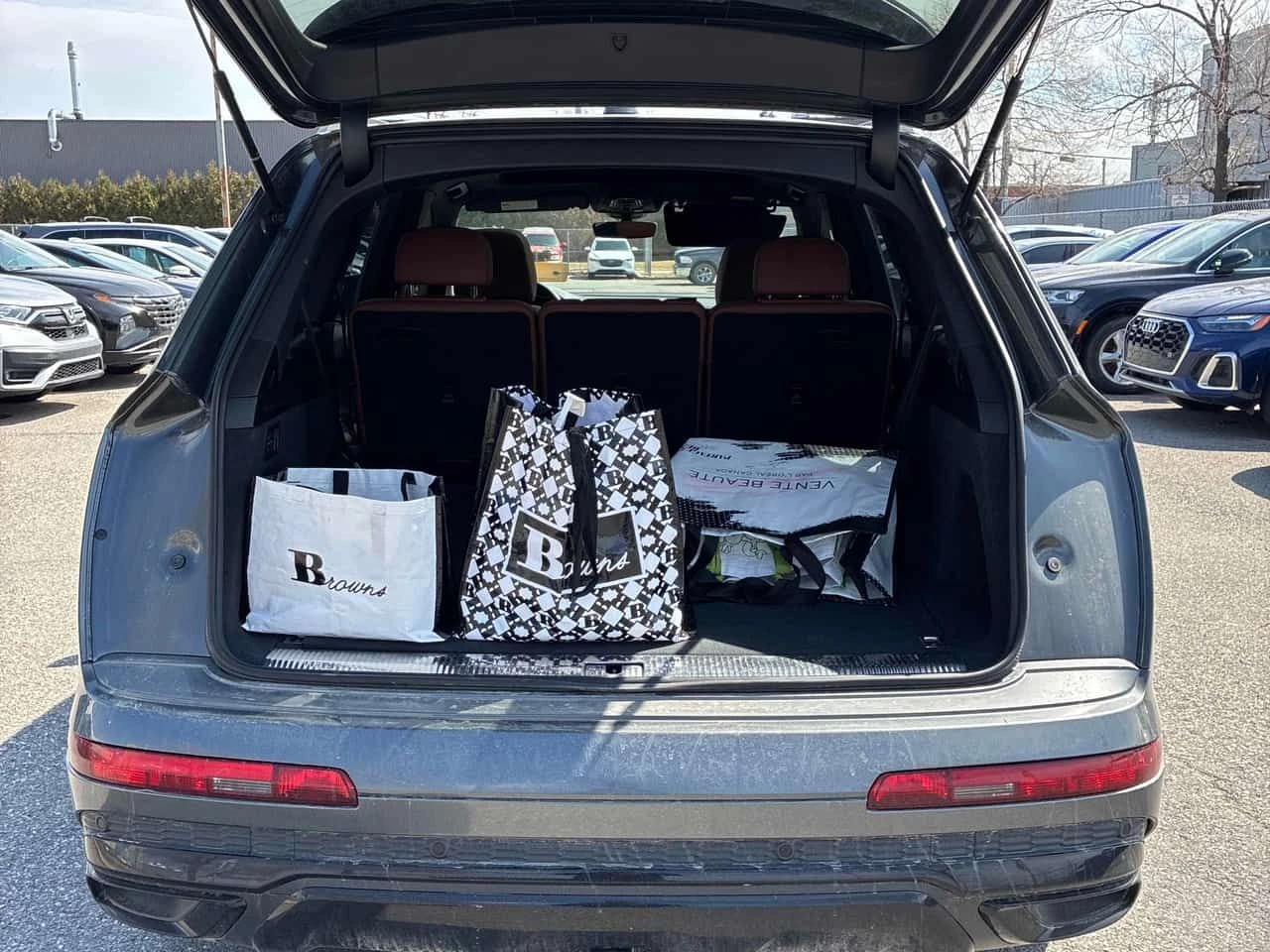 Audi Q7 * Progressiv * ОБДУХВАНЕ * 360 * PANO * CARFAX, снимка 14 - Автомобили и джипове - 54151694