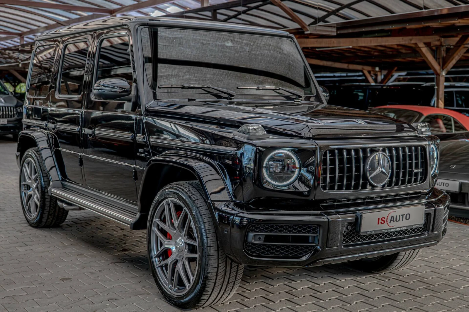 Mercedes-Benz G 63 AMG Exclusive/Burmester/IWC/Камера 360/Шибедах/Алканта, снимка 2 - Автомобили и джипове - 54445412