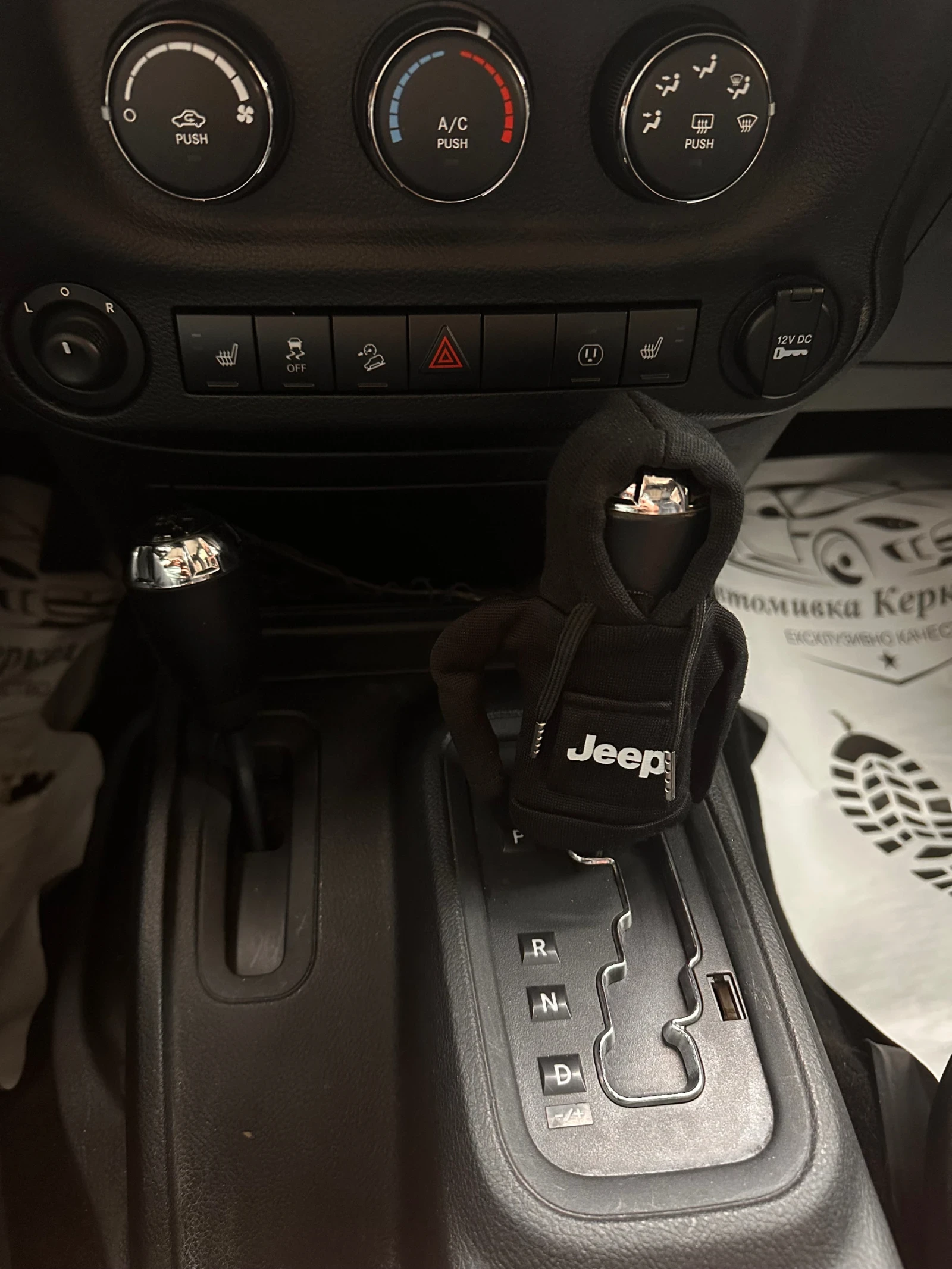 Jeep Wrangler SAHARA, снимка 11 - Автомобили и джипове - 54877734