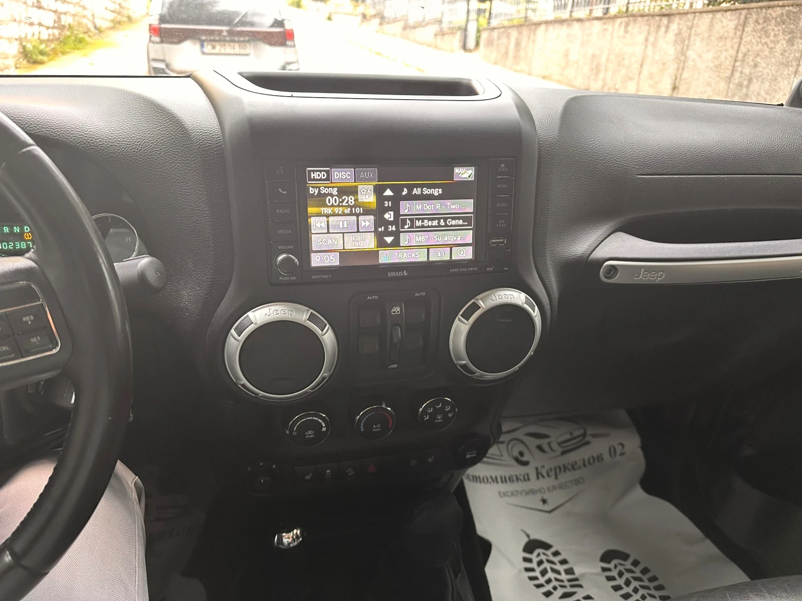 Jeep Wrangler SAHARA, снимка 6 - Автомобили и джипове - 54877734