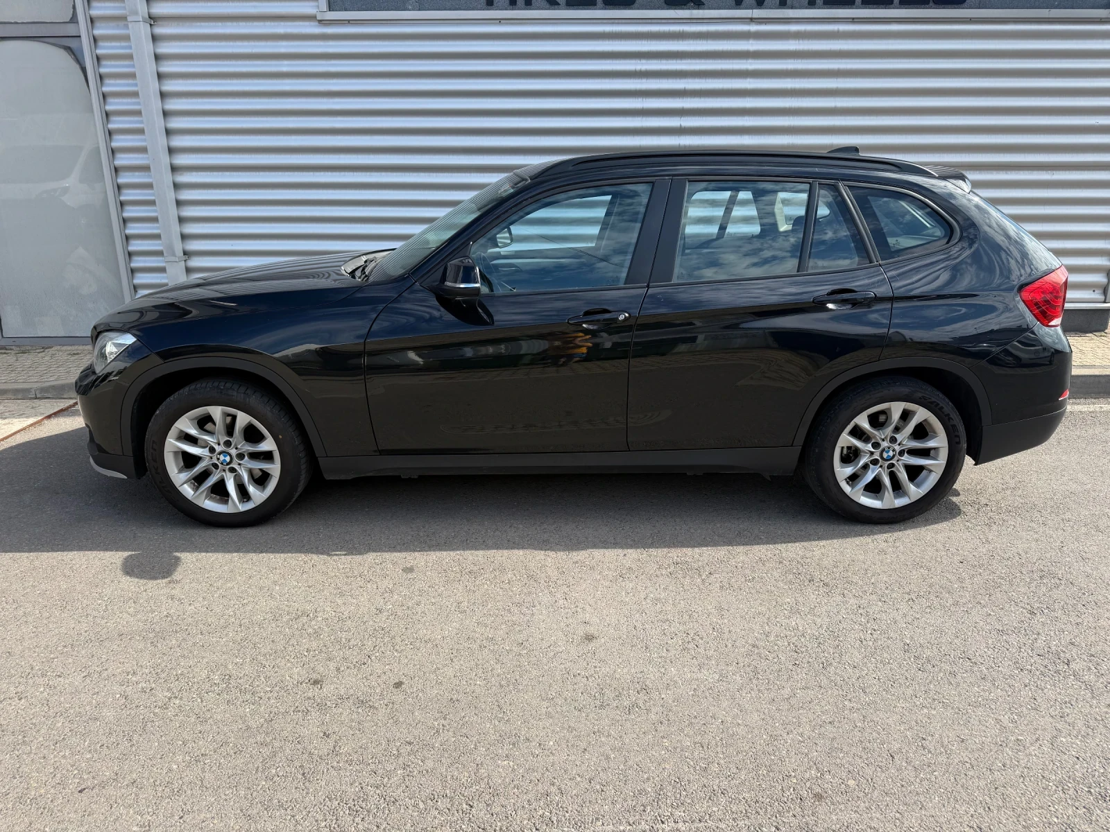 BMW X1 Facelift+ xDrive+ BiXenon+ Euro5B+ Теглич+ Подгрев, снимка 2 - Автомобили и джипове - 54938157