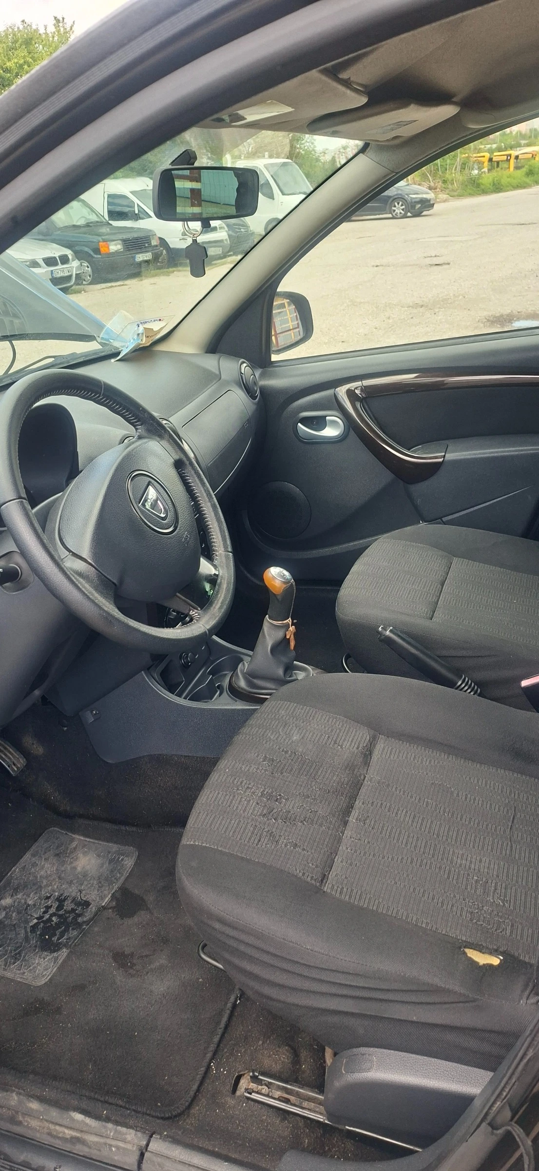 Dacia Duster 1.6 газ, снимка 12 - Автомобили и джипове - 54984958
