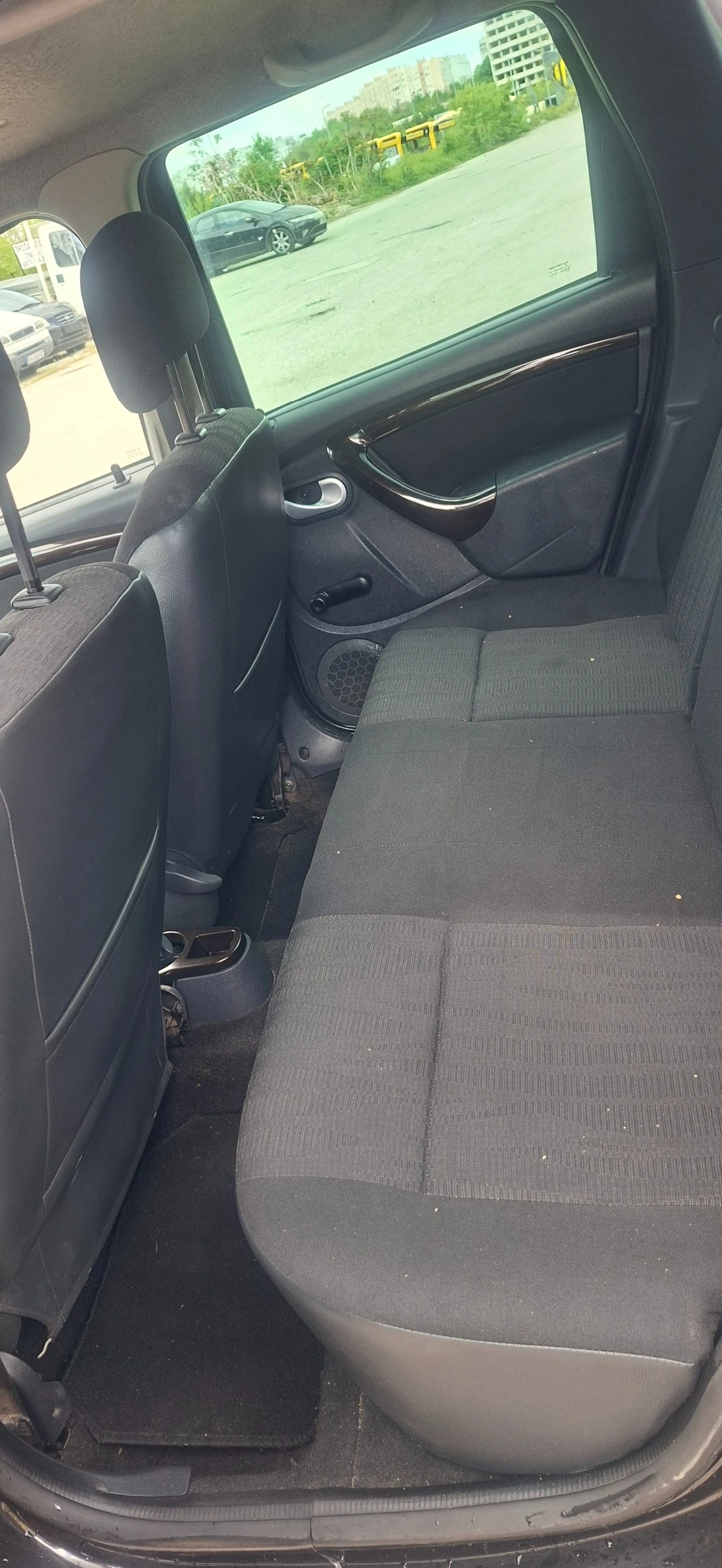 Dacia Duster 1.6 газ, снимка 10 - Автомобили и джипове - 54984958